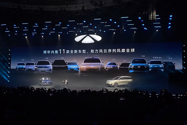 Là một chiếc PHEV, T11 sử dụng hệ thống hybrid cắm điện Kunpeng Super Hybrid C-DM của Chery bao gồm động cơ 1,5T và động cơ điện. Động cơ có hiệu suất nhiệt là 44,5%, công suất cực đại là 115 kW (154 mã lực) và có thể cung cấp mô-men xoắn 220 Nm.