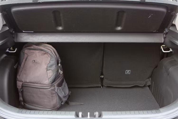 "Trái tim" của Hyundai Venue là động cơ xăng 3 xi-lanh thẳng hàng, tăng áp, dung tích 1.0L, cho công suất tối đa 120 mã lực và mô-men xoắn cực đại 172 Nm.