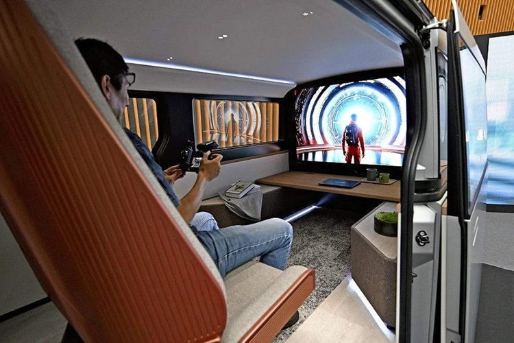 Hiện Sharp chưa công bố thông số kỹ thuật chi tiết của xe. Tuy nhiên, dựa vào thông số của Foxtron Model C, mẫu minivan này có thể được trang bị mô tơ điện có công suất 231 mã lực và mô-men xoắn 339 Nm. Xe có phạm vi hoạt động khoảng 505 km/lần sạc.