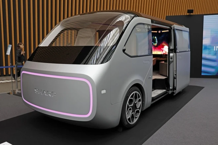 Theo công bố của hãng, xe Sharp LDK+ chạy điện sở hữu nội thất với màn hình 65 inch, có thể tùy biến trở thành một “phòng chiếu phim riêng tư”.