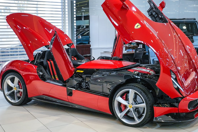 Khối động cơ này khi gắn trên Ferrari Monza SP2 tạo ra công suất tối đa 809 mã lực, tăng 10 mã lực và mô-men xoắn cực đại 719 Nm, tăng 1 Nm so với siêu xe Ferrari 812 Superfast.
