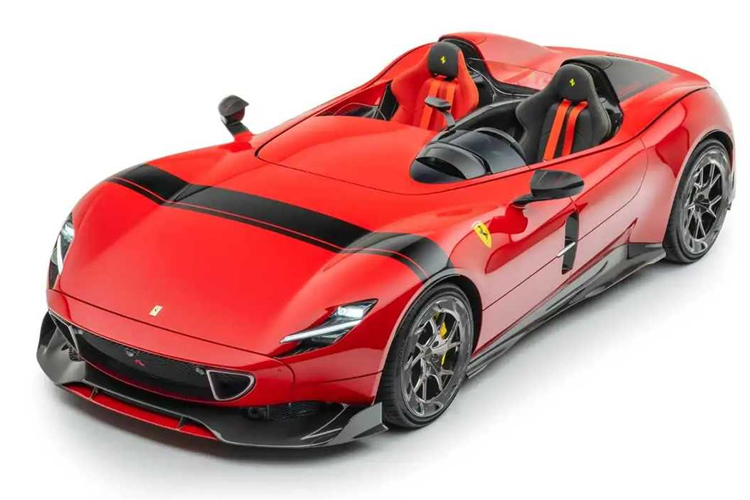 Tuy mang hình dáng cổ điển nhưng "xác xe" của chiếc Ferrari Monza SP2 và động cơ V12, dung tích 6.5 lít lại đến từ mẫu xe hiện đại Ferrari 812 Superfast.