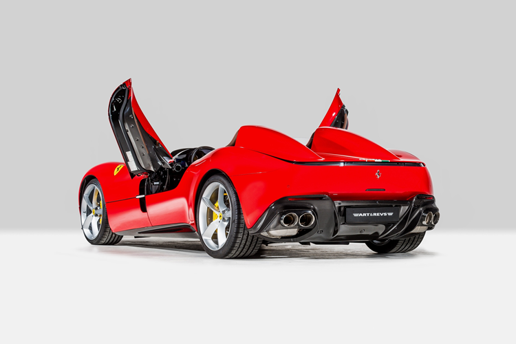 Động cơ mạnh mẽ này sẽ giúp siêu xe Ferrari Monza SP2 chỉ mất thời gian 2,9 giây để tăng tốc lên 100 km/h từ vị trí xuất phát, thêm 5 giây nữa để đạt tốc độ 200 km/h trước khi chạm ngưỡng tốc độ tối đa của xe vào khoảng 300 km/h.