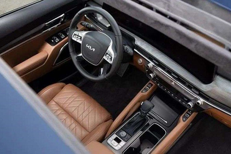 Ngoài ra, mẫu SUV Kia Telluride cỡ này còn có những trang bị an toàn tiêu chuẩn như hệ thống cảnh báo điểm mù, cảnh báo tiền va chạm, tránh va chạm phía trước với tính năng phát hiện người đi bộ/xe đạp,...