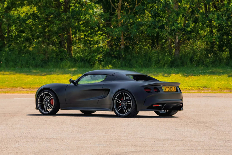 Cũng đáng chú ý không kém là việc mẫu xe điện thể thao Nyobolt khi trang bị loại pin mới này cũng có thể tận dụng nguồn năng lượng rất hiệu quả, đủ để mô-tơ điện sản sinh lượng công suất lên tới 470 mã lực, tức là nhiều hơn 15 mã lực so với một chiếc xe cơ bắp Chevrolet Camaro SS sử dụng động cơ xăng V8.