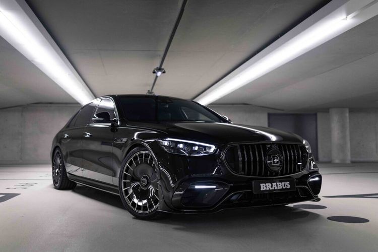 Mercedes-AMG S63 E Performance độ Brabus được bổ sung mô-đun PowerXtra B40E-930, giúp đẩy công suất cực đại của bản độ lên 917 mã lực và 1.510 Nm mô-men xoắn (tăng 126 mã lực và 80 Nm). Sức mạnh được truyền tới cả 4 bánh thông qua hộp số tự động 9 cấp.