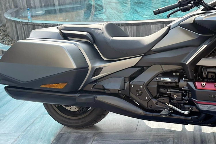 Honda Gold Wing của Hoàng Kim Khánh sử dụng động cơ 6 xy-lanh dạng phẳng, dung tích 1.833 cc, sản sinh công suất 125 mã lực tại 5.500 vòng/phút và mô-men xoắn 170 Nm tại 4.500 vòng/phút.