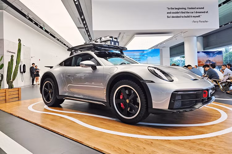 Chưa dừng lại đó, anh Hoàng Anh tiết lộ, 3 số cuối lại khá hợp lý với Suzuki Jimny vì là giá bán của xe, nhưng phải chờ đến khi chiếc xe mới về, và đăng ký biển số 19A-667.89 mới biết được là mẫu xe nào.