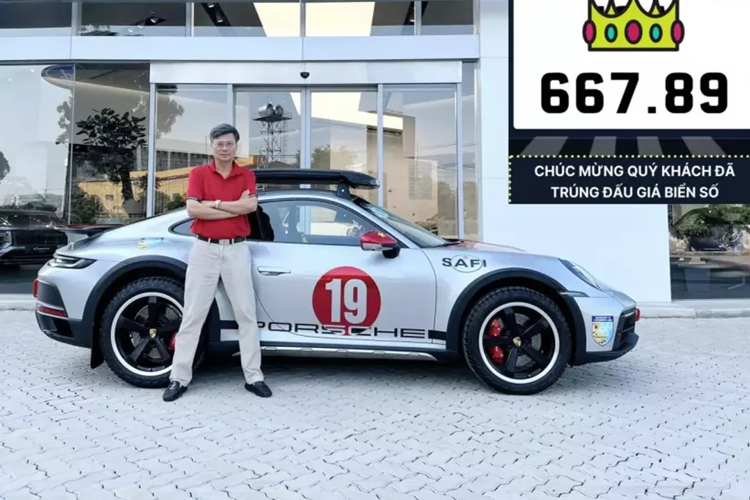 Mới đây, chủ nhân của chiếc xe thể thao giới hạn Porsche 911 Dakar đầu tiên về Việt Nam, anh Hoàng Anh đã có chia sẻ khá thú vị về việc đấu giá thành công biển số 19A-667.89 giá 810 triệu trên Porsche 911 Dakar có ý nghĩa gì?, trong khi đó, đầu số của tỉnh thành phố bị che đi, khiến cư dân mạng không khỏi tò mò.