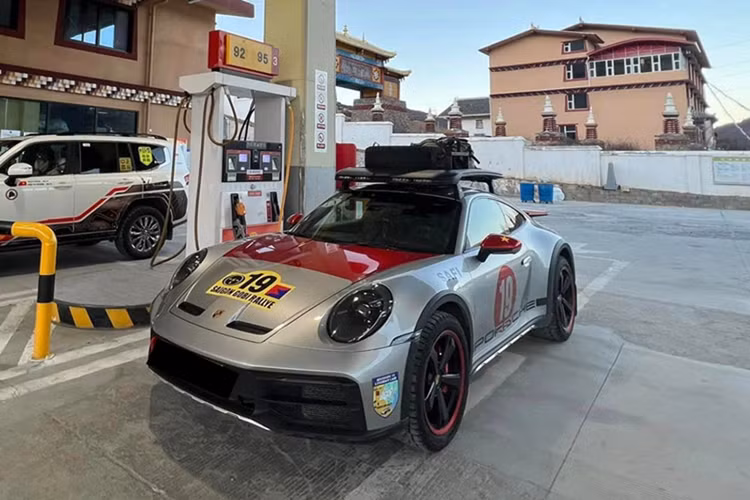 Theo đó, khi được hỏi vì sao không chọn biển số 51, cho trùng với dàn xe mình đang sở hữu, anh Hoàng Anh cho biết, biển 51 với dãy số 667.89 không được mang ra đấu giá, và nếu có, anh cũng không chọn vì chắc chắn giá sẽ rất cao, lại không đẹp như ý mình.