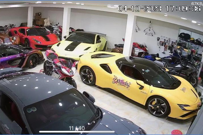 Hiện trong năm 2024 này, đại gia Hoàng Kim Khánh sẽ nhận bàn giao siêu xe mui trần McLaren 750S Spider, xe được đặt mua từ năm ngoái với giá bán không được tiết lộ. Việc mua 750S Spider cũng giúp đại gia Hải Dương sở hữu 2 chiếc siêu xe của thương hiệu McLaren.