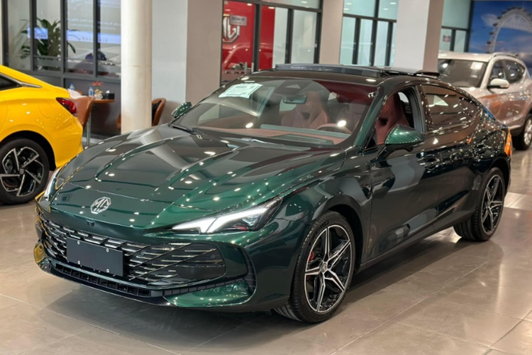 Hiện MG7 2024 mới đã có mặt tại đại lý sẵn sàng phục vụ khách hàng. Các tư vấn bán hàng tại đại lý cũng đã thông báo nhận cọc mẫu xe này, tuy nhiên giá bán vẫn là ẩn số. MG7 được định vị ở phân khúc sedan hạng D, xe sẽ cạnh tranh với Toyota Camry, Kia K5, Honda Accord và Mazda6.