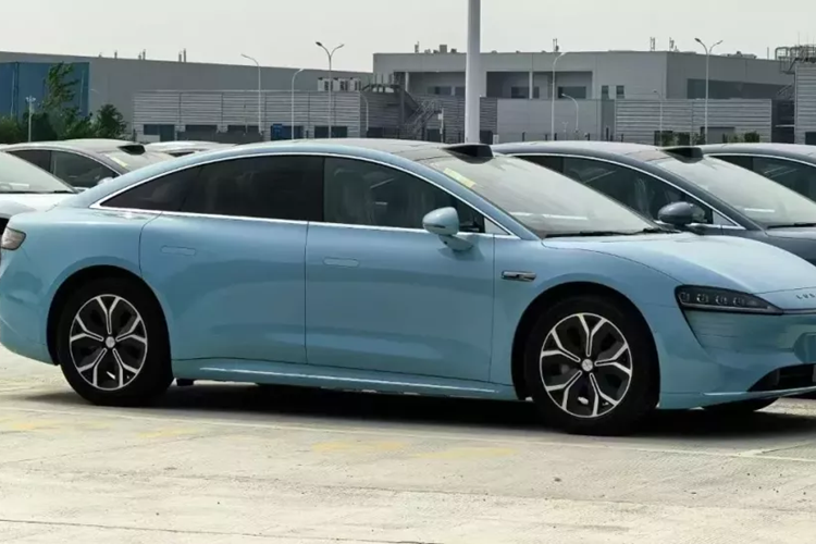 Chiều dài, chiều rộng và chiều cao của Luxeed S7 hiện đang được bán lần lượt là 4971/1963/1474 hoặc 1472/1466/1460 mm và chiều dài cơ sở là 2950 mm. Kích thước dự kiến sẽ không thay đổi.