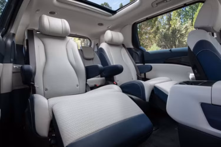 Hàng ghế hai sẽ được thiết kế theo phong cách thương gia, tích hợp sưởi, làm mát, kèm chế độ thư giãn một chạm.