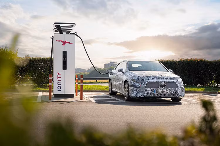 Thời gian gần đây, nguyên mẫu xe điện Mercedes-Benz CLA EV 2025 mới đã lập kỷ lục về quãng đường di chuyển liên tục.