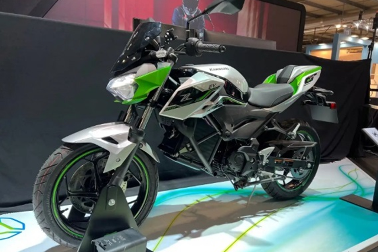 Kawasaki Ninja e-1 và Z e-1 chạy điện đều sẽ dùng chung động cơ 5 kw cho công suất cực đại lên tới 9 kW, tuy nhiên sẽ chỉ đạt được trong một khoảng thời gian. Bộ đôi môtô điện có 2 chế độ lái là Eco và Road. Xe sở hữu nút tăng tốc giúp tạm thời tăng công suất và tốc độ tối đa.