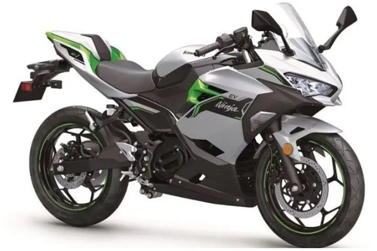 Cả hai mẫu Ninja e-1 và Z e-1 đều sử dụng cặp pin 1,5 kWh có thể tháo rời, cung cấp tổng công suất 3 kWh. Việc có thể tháo rời pin sẽ giúp người dùng thuận tiện hơn trong việc sạc xe và linh hoạt chọn địa điểm sạc.