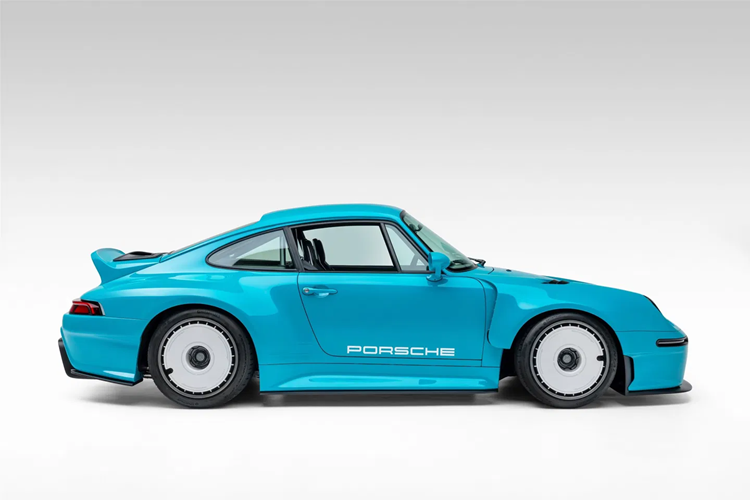 Gunther Werks GWR Porsche 911 độ này đã được đại tu lại thiết kế bên ngoài của 993 mà không quá phô trương hay hiện đại, vẫn tiếp tục duy trì được nét hoài cổ của chiếc xe thể thao Đức. Hãng độ đã chế tạo phần cản trước mới cho chiếc xe thể thao với bộ chia màu đen và khe hút gió được mở rộng.