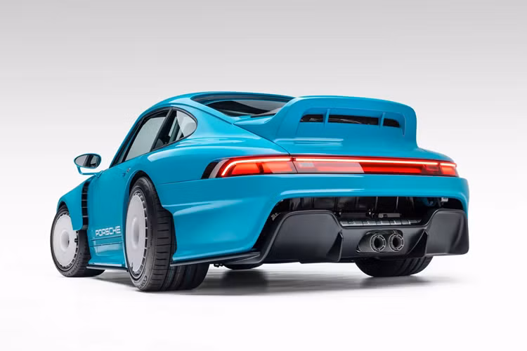 Gunther Werks hiện vẫn chưa công bố giá xe Gunther Werks GWR Porsche 911 cụ thể cho từng chiếc, nhưng hiện tại thương hiệu cũng công bố tổng cộng 40 chiếc sẽ được đưa vào dây chuyền sản xuất.