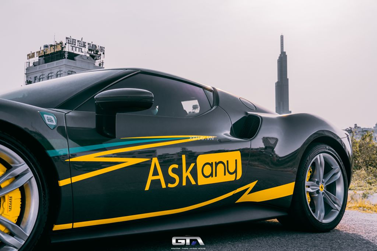 Động cơ đốt trong và hộp số được làm mát bằng hai bộ tản nhiệt lắp ở đầu xe, phía trước bánh trước, nơi cũng có hai tụ điện để làm mát ắc quy cao áp.