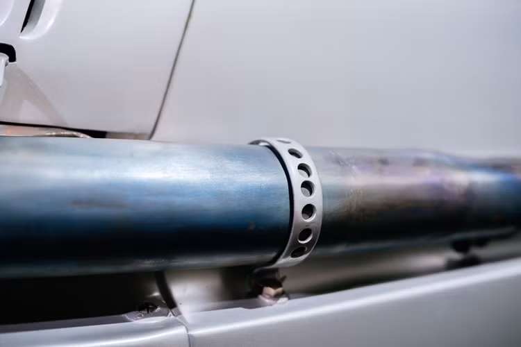 Mercedes-Benz trở lại Công thức 1 với tư cách là nhà cung cấp động cơ vào năm 1994 và thương hiệu này lại có đội ngũ làm việc riêng kể từ năm 2010. Kể từ năm 1934, Mũi tên bạc của Mercedes-Benz đã giành được ba chức vô địch Châu Âu (Rudolf Caracciola năm 1935, 1937 và 1938) và 12 tay đua đa đem về các danh hiệu trong Giải vô địch Thế giới Công thức Một