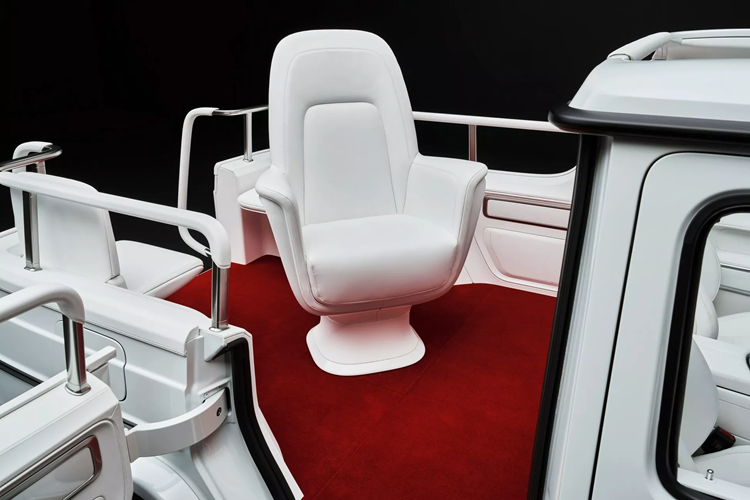 Phiên bản tiêu chuẩn của SUV điện Mercedes-Benz G580 có bộ pin 116 kWh cũng như tổng công suất 579 mã lực và mô-men xoắn 1.163 Nm.