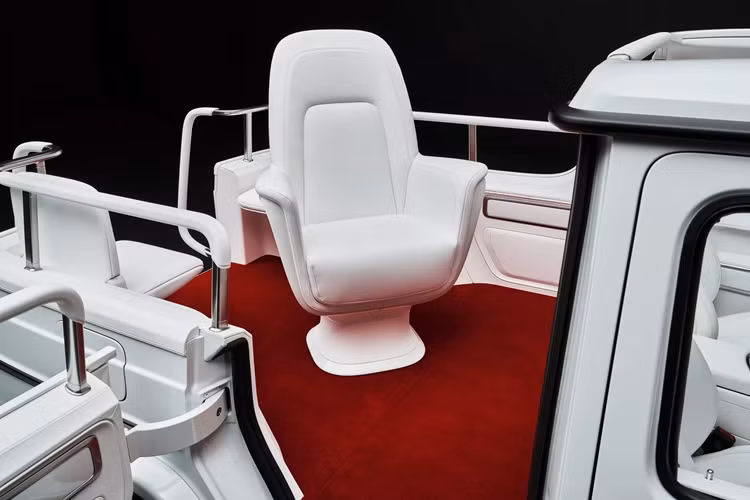 Phiên bản tiêu chuẩn của SUV điện Mercedes-Benz G580 có bộ pin 116 kWh cũng như tổng công suất 579 mã lực và mô-men xoắn 1.163 Nm.