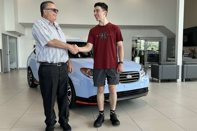 Jocelyn Roy sau đó sử dụng chiếc sedan để phục vụ công việc giao hàng của mình với quãng đường đi được mỗi năm trung bình đạt 107.000 km. Vào năm 2020, Hyundai Elantra 2008 chạy gần 1 triệu km, anh đã đổi nó lấy một chiếc Hyundai Kona tại cùng một đại lý.