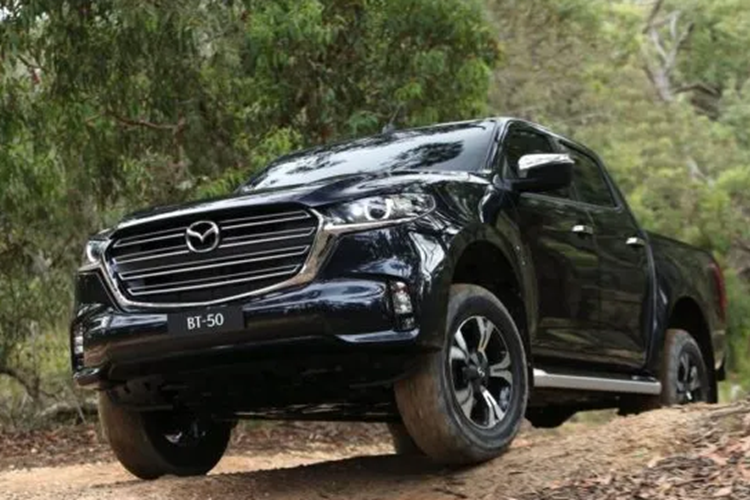 Khi mua mẫu xe bán tải này, khách hàng Úc có thể chọn 3 màu sắc ngoại thất mới là đỏ Red Earth, trắng Geode White, và xanh dương Sailing Blue. Giá xe Mazda BT-50 2025 hiện chưa được công bố. Xe sẽ mặt tại các showroom ở thị trường Úc vào quý I năm sau.