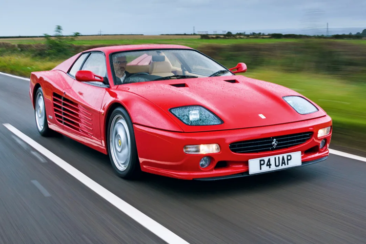 Tổng cộng đã có khoảng 10.000 chiếc Ferrari Testarossa sản xuất trong cả ba phiên bản, khiến bộ ba lừng lẫy này trở thành một trong những mẫu xe 12 xi-lanh thành công nhất trong dòng xe Ferrari. Và cùng với thành công lâu dài này, cả ba chiếc xe vẫn có tính thời trang độc đáo một cách kỳ lạ giống như rất nhiều mẫu xe khác đến từ những năm 80 và 90. 