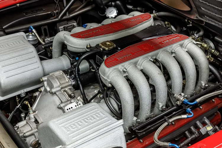 Phiên bản nâng cấp của xe mang tên 512 TR đã xuất hiện vào năm 1991, và ngoài việc nâng công suất lên 428 mã lực, các kỹ sư của Ferrari lắp hệ thống truyền động thấp hơn 30mm, cải thiện trọng tâm và tối ưu hóa mô-men xoắn của xe. Độ cứng kết cấu của TR cũng được cải thiện và có bánh xe lớn hơn và lốp xe để có trải nghiệm năng động nhìn chung sắc nét hơn. 