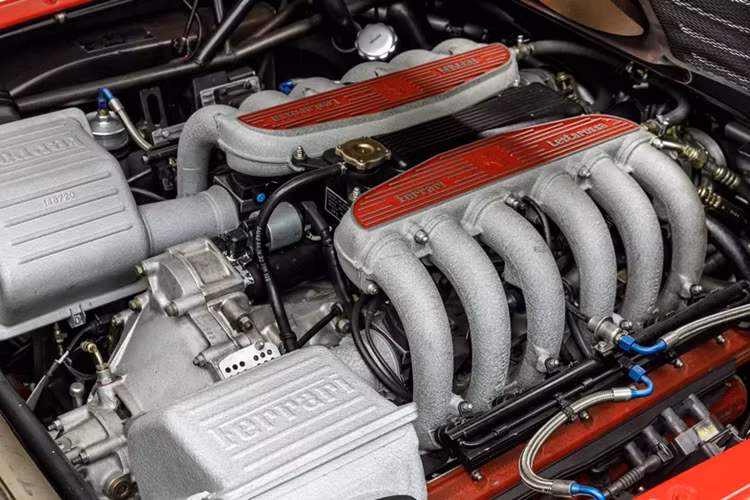 Phiên bản nâng cấp của xe mang tên 512 TR đã xuất hiện vào năm 1991, và ngoài việc nâng công suất lên 428 mã lực, các kỹ sư của Ferrari lắp hệ thống truyền động thấp hơn 30mm, cải thiện trọng tâm và tối ưu hóa mô-men xoắn của xe. Độ cứng kết cấu của TR cũng được cải thiện và có bánh xe lớn hơn và lốp xe để có trải nghiệm năng động nhìn chung sắc nét hơn. 