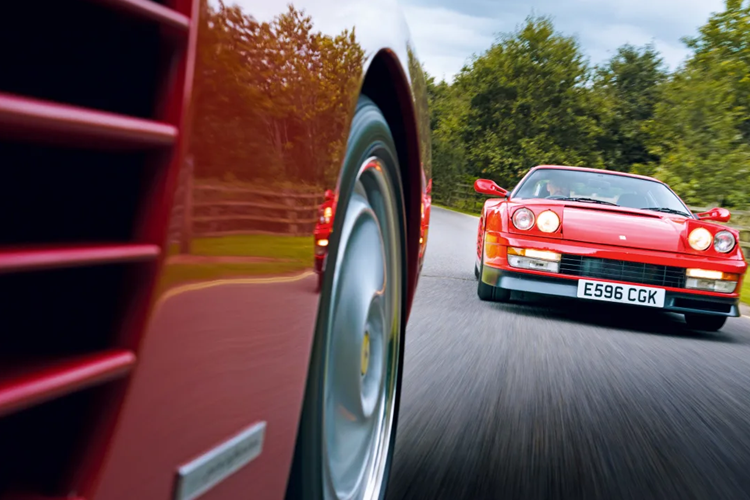 Đây là đỉnh cao của chủ nghĩa hiện đại Maranello trong thập niên 80 khi tạo ra một chiếc ô tô có hình dáng gần như hoạt hình đã nhanh chóng thấm vào văn hóa đại chúng. Trong bộ phim “Miami Vice”, một bản sao của Daytona Spider đã được sử dụng trong phần một, Ferrari sau đó đã cung cấp một cặp Testarossa monospecchios cho bộ phim này. 