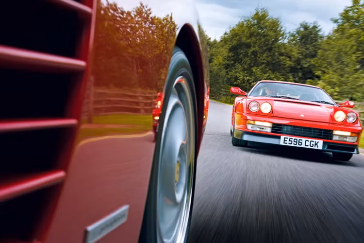 Đây là đỉnh cao của chủ nghĩa hiện đại Maranello trong thập niên 80 khi tạo ra một chiếc ô tô có hình dáng gần như hoạt hình đã nhanh chóng thấm vào văn hóa đại chúng. Trong bộ phim “Miami Vice”, một bản sao của Daytona Spider đã được sử dụng trong phần một, Ferrari sau đó đã cung cấp một cặp Testarossa monospecchios cho bộ phim này. 