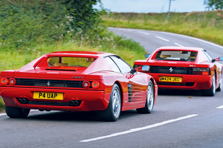 Mẫu xe được trang bị hệ thống phun và đánh lửa điện tử hoàn toàn mới, đồng thời đầu xi-lanh bốn van đã giúp động cơ phẳng 12 lít 5.0 lít của xe tạo ra tổng công suất 390 mã lực. 