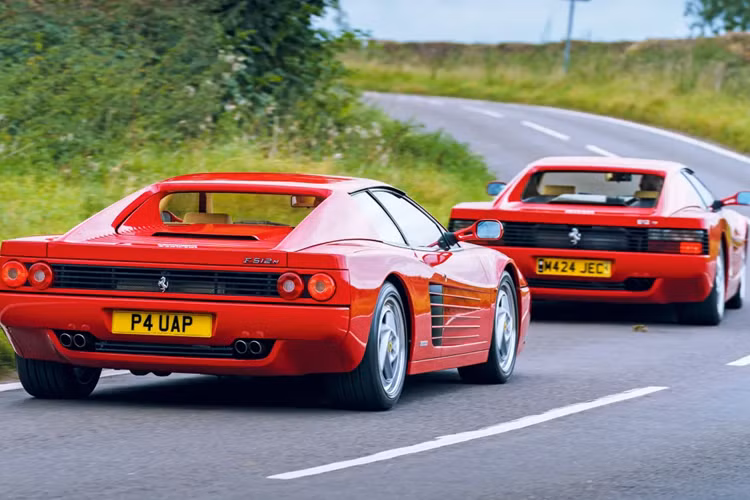 Mẫu xe được trang bị hệ thống phun và đánh lửa điện tử hoàn toàn mới, đồng thời đầu xi-lanh bốn van đã giúp động cơ phẳng 12 lít 5.0 lít của xe tạo ra tổng công suất 390 mã lực. 