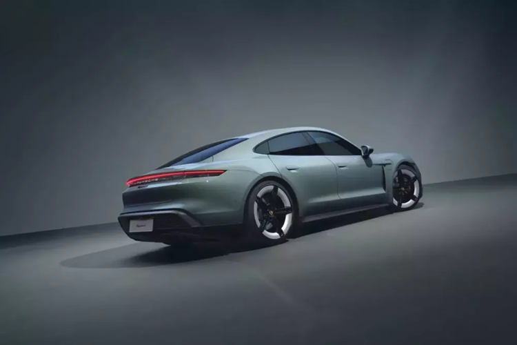 Trong khi đó, nếu các mẫu xe cơ bản không phải là phong cách của bạn, thì bạn có thể chọn Porsche Taycan GTS 2025 chạy điện mới. Bạn sẽ phải chi 147.900 đô la, nhưng bạn sẽ có thêm 100 mã lực so với mẫu xe GTS trước đó.