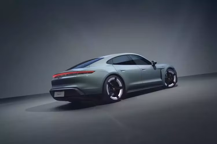 Trong khi đó, nếu các mẫu xe cơ bản không phải là phong cách của bạn, thì bạn có thể chọn Porsche Taycan GTS 2025 chạy điện mới. Bạn sẽ phải chi 147.900 đô la, nhưng bạn sẽ có thêm 100 mã lực so với mẫu xe GTS trước đó.