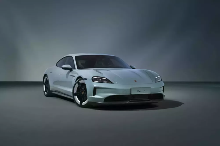 Porsche cho biết công suất đầu ra sẽ khác nhau tùy thuộc vào loại pin được chỉ định, nhưng dự kiến sẽ đạt tới 402 mã lực khi sử dụng chức năng tăng áp hoặc 429 mã lực khi bật kiểm soát khởi động.