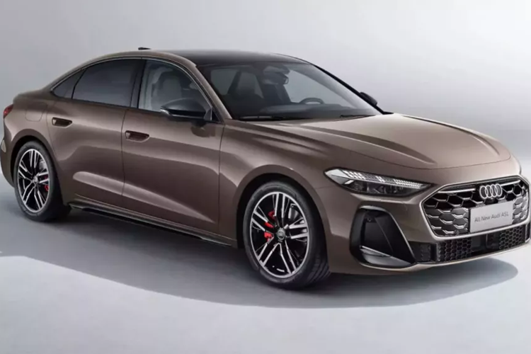 Có thể đoán trước, A5L trông bóng bẩy và thể thao hơn nhiều so với người tiền nhiệm A4, nhờ vào các chắn bùn điêu khắc và các chi tiết hung hăng. Mặc dù có cùng ngôn ngữ kiểu dáng với A5 tiêu chuẩn, A5L lại nổi bật với cửa sau dài hơn đáng kể và đuôi xe nổi bật hơn, hoàn toàn từ bỏ mọi nét gợi nhớ đến hình bóng liftback.