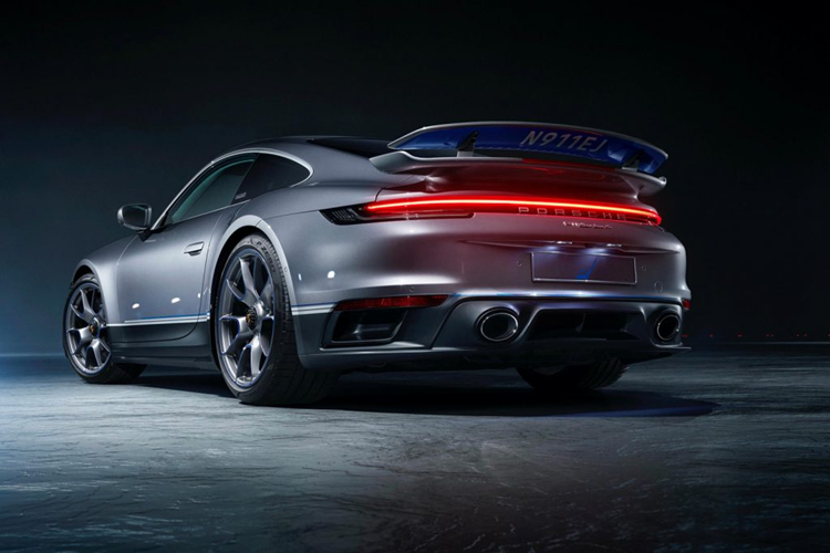 Ngoài những mẫu xe thú vị từ kỷ nguyên Turbo, Porsche cũng sẽ trưng bày tại sự kiện cái khối động cơ nguyên mẫu. Thương hiệu sẽ mang tới một động cơ từ năm 1988 đại diện cho thế hệ thứ hai của Turbo, động cơ còn lại đến từ thế hệ thứ bảy.