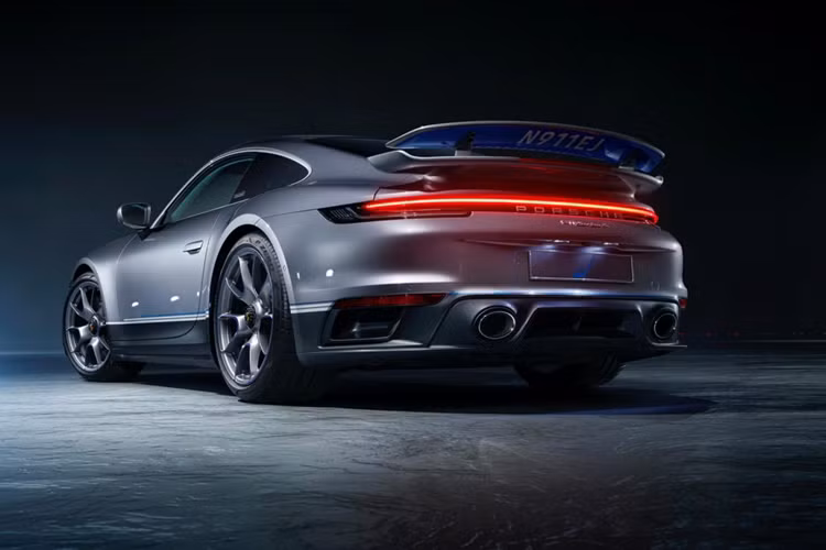 Ngoài những mẫu xe thú vị từ kỷ nguyên Turbo, Porsche cũng sẽ trưng bày tại sự kiện cái khối động cơ nguyên mẫu. Thương hiệu sẽ mang tới một động cơ từ năm 1988 đại diện cho thế hệ thứ hai của Turbo, động cơ còn lại đến từ thế hệ thứ bảy.