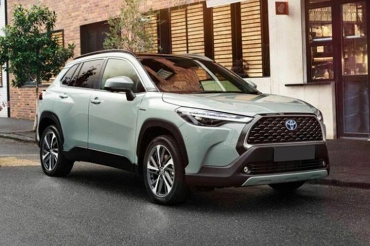Thông tin về động cơ của xe không có nhiều, chỉ biết rằng, động cơ 1.8L Hybrid có thể sẽ được nâng cấp. Ngoài ra, ở thế hệ mới, xe sẽ có hệ thống 8 túi khí và ga tự động thông minh hoạt động ở mọi tốc độ. Dự kiến, Toyota Corolla Cross 2024 sẽ chính thức ra mắt thị trường Thái Lan vào ngày 8/2 tới đây.
