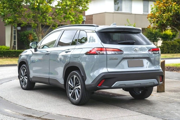 Toyota Corolla Cross 2024 bản hiện hành đang được phân phối tại Việt Nam với 3 phiên bản: G, H và HV di cùng giá bán lần lượt là 760 - 860 và 955 triệu đồng.