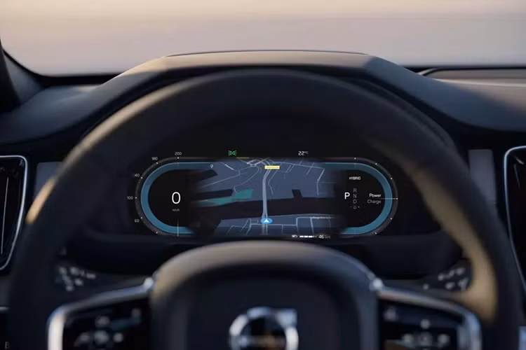 Tuy có thêm màn hình thông tin giải trí cỡ lớn mới nhưng Volvo XC90 2025 vẫn giữ lại các nút bấm cơ học và núm xoay chỉnh âm lượng. Đây sẽ là một điểm cộng của mẫu SUV hạng sang này.