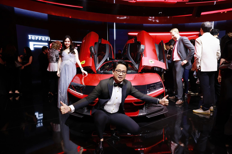 Dù chưa tiết lộ đó là mẫu xe Ferrari nào nhưng rất có thể sẽ là chiếc SUV Purosangue hoặc một chiếc siêu xe tiếp đó là dòng xe 12Cilindri rất hot. Hiện trong bộ sưu tập xe của đại gia Hải Dương này có Ferrari 488 Pista Spider và Ferrari SF90 Stradale.