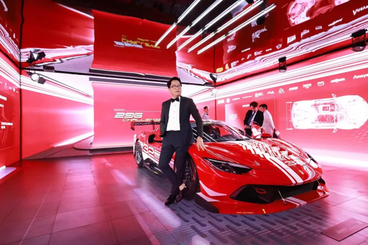 Sự kiện Universo Ferrari trong năm nay đã lần đầu tiên được tổ chức tại 1 quốc gia Asean, đó là Thái Lan, và Bangkok được chọn để làm nơi thỏa sức sáng tạo của hãng xe Ý, đến với các khách hàng của mình. Và đại gia siêu xe Hoàng Kim Khánh cũng tham dự với tư cách khách mời.