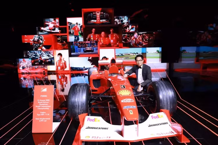 Một bên của cánh lướt gió có thể nghiêng tới 10° ở tốc độ 60 km/h để hoạt động như phanh khí động học và tạo ra lực ép xuống 50 kg ở tốc độ cao.