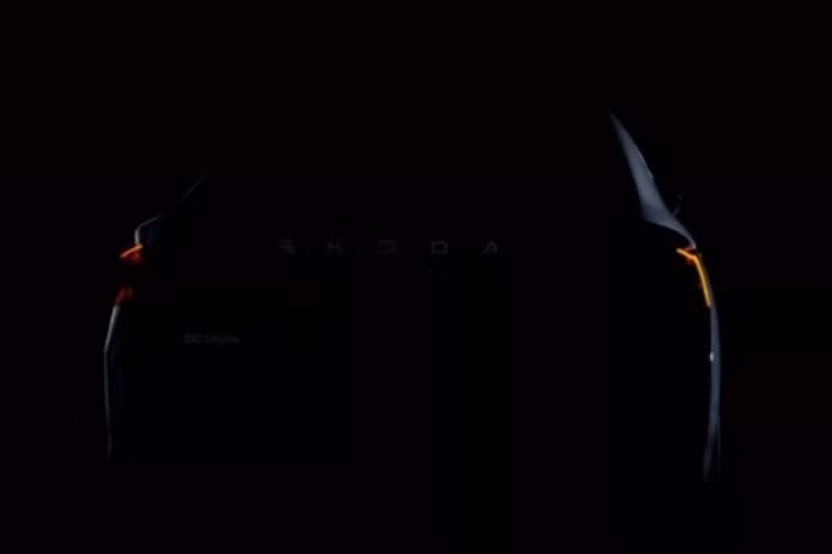 Thời điểm đó, nội thất của xe cũng đã được hé lộ. Bên trong khoang cabin của Skoda Octavia gần như được giữ nguyên so với bản tiền facelift.