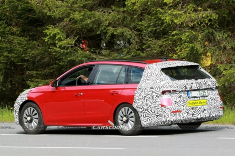 Người dùng vẫn đang mong chờ hai mẫu xe tiếp theo là Skoda Superb và Octavia, lần lượt thuộc phân khúc sedan hạng D và C tại Việt Nam. Hiện thông tin về hai mẫu sedan này vẫn còn hạn chế, khiến nhiều người dùng khá tò mò.